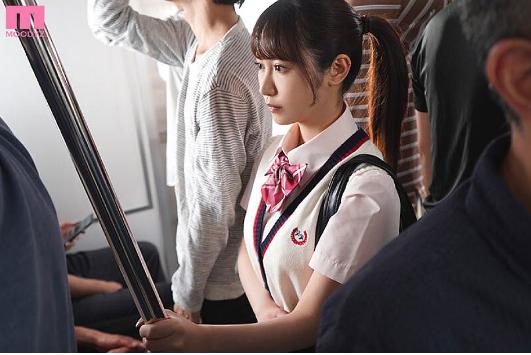 MIDV-599_Em nữ sinh váy ngắn trên tàu điện Ono Rikka